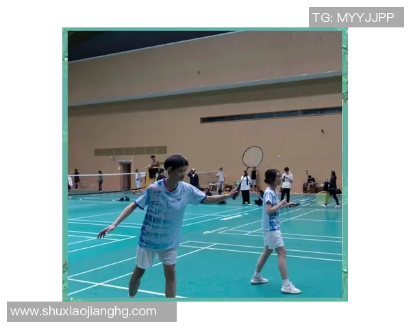 成都羽毛球队奋战邀请赛的拼搏历程与荣耀时刻回顾